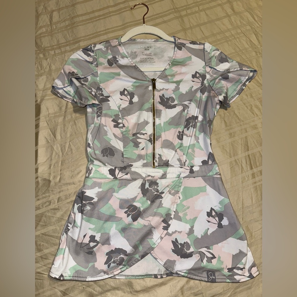 Jaanuu scrub top
